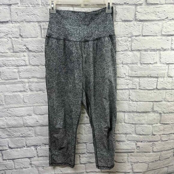 Lululemon Womens‎ 6 Tranquil Crop Rio Mist White Black Pants - Picture 1 of 7